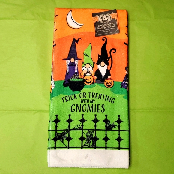 ❤️NWT SPOOKY GNOME KITCHEN DISH TOWEL TRICK OR TREAT HALLOWEEN DECOR - Picture 1 of 7
